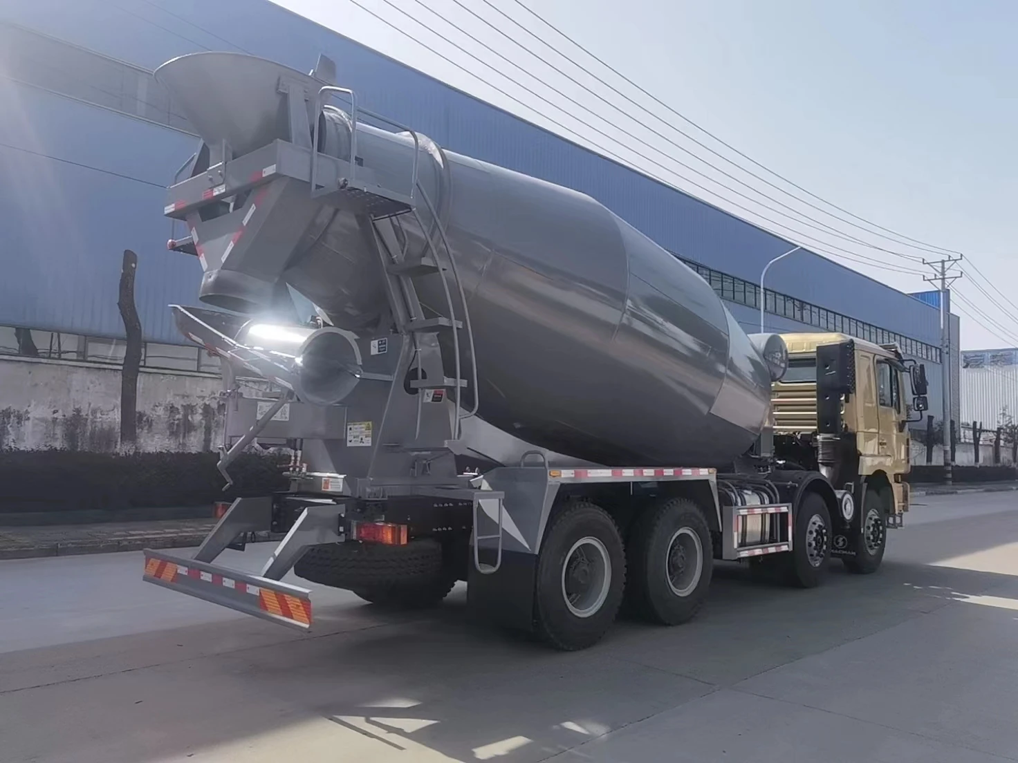 Best Priced Large 14 Cubic Meter Mobile Self Loading Concrete Mixer Truck for Construction Purposes