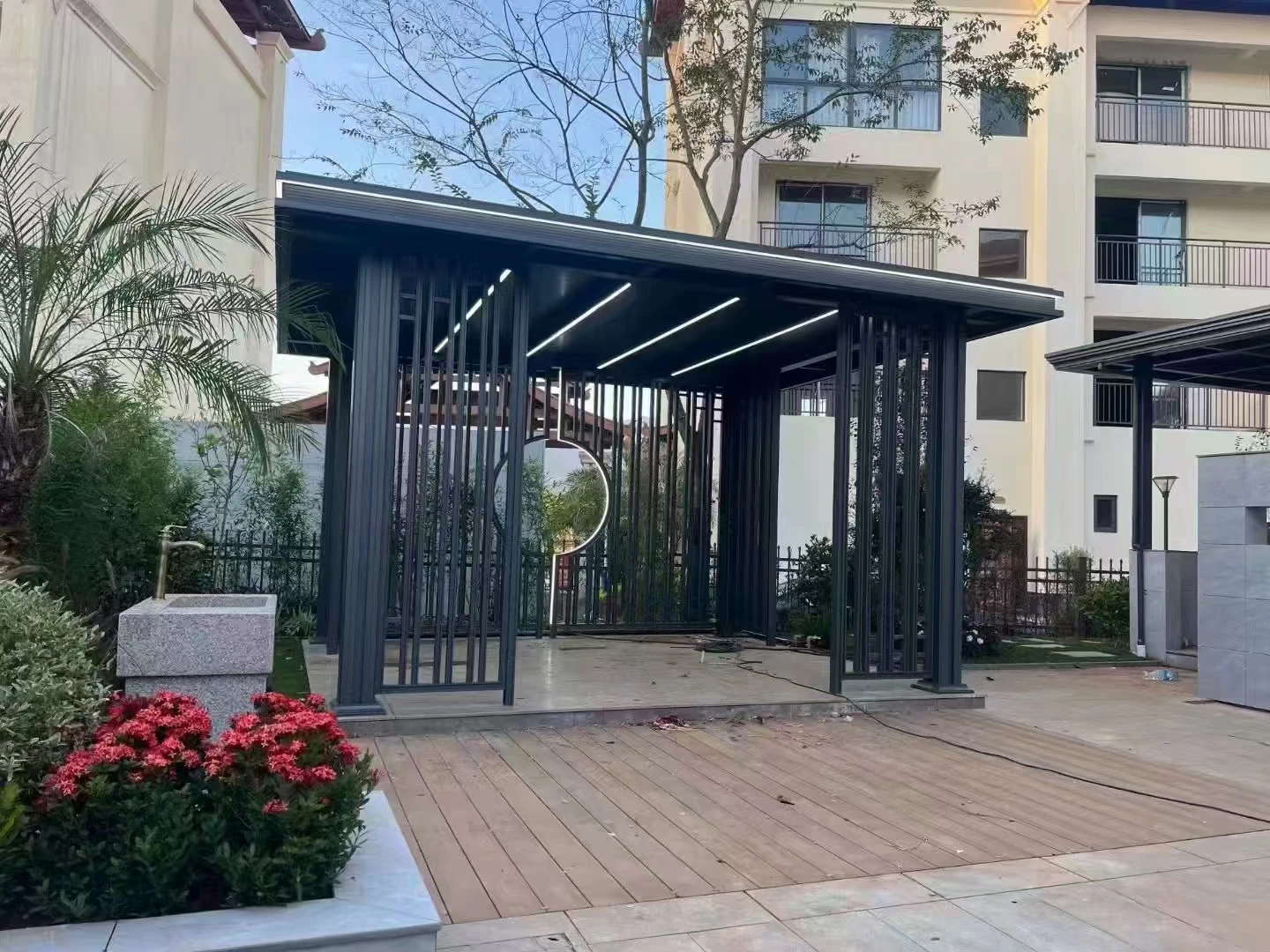 From China manufacturers direct sales of new aluminum outdoor villa garden gate from China