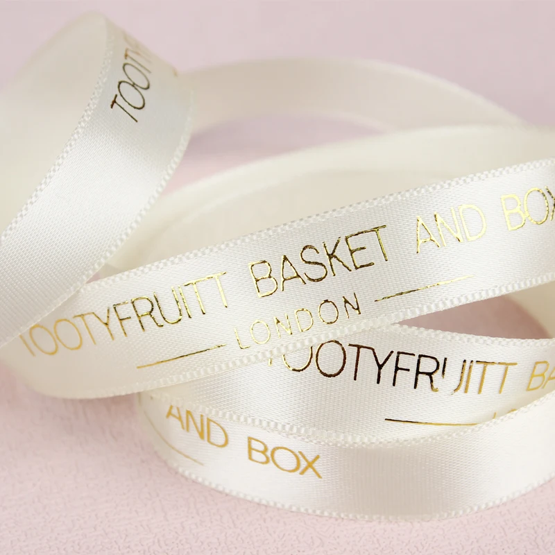 Заводская цена индивидуальный белый логотип с лентой для подарка упаковка цветов печать логотипа лента персонализации 1 дюйм