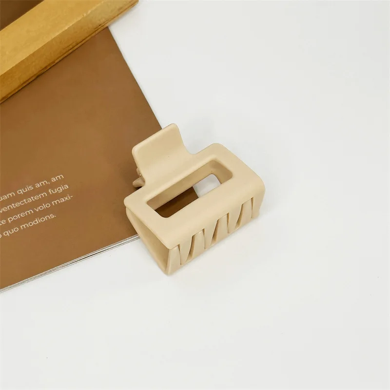 CLARMER New Fashion Women Hair Accessories High Quality PC Plastic Material Milk coffee Matte Surface Hair Claws for Women