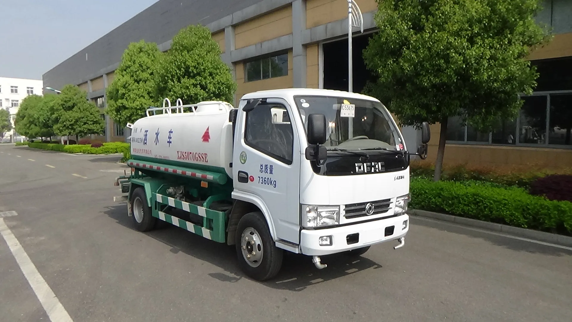 Hot sale 4000 liters tank car watering car Urban sanitation vehicle, Road greening sprinkler