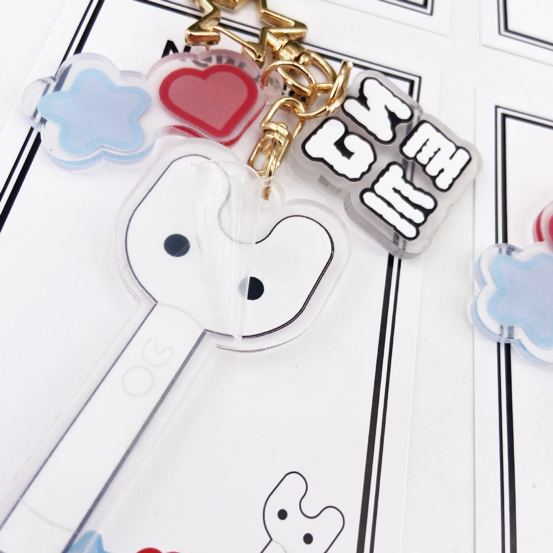 Wholesale Custom Korea Kpop Merchandise Idol Epoxy Acrylicn Keychains Kpop NJ Merchandise Key Ring Keychain Charm