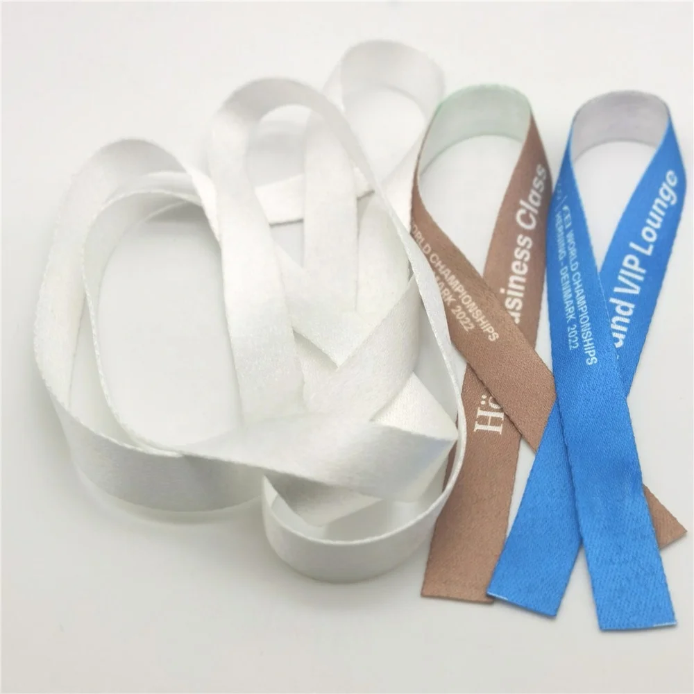 Recycled PET wristband with lockable bamboo closure