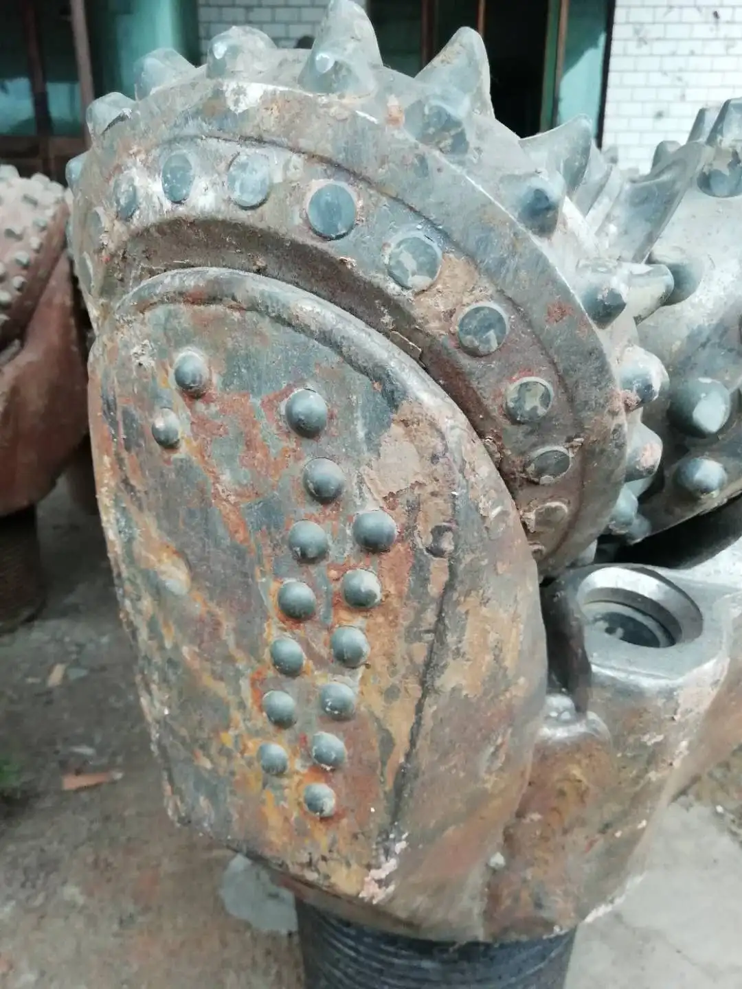 Sell good quality Second hand used oil drill bit sold scrap tricone rock bit drilling bit for sale