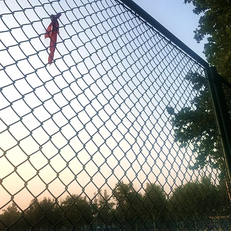 Highway pvc coated chain link fence Sports ground hot dipped galvanized diamond fence Basketball court woven cyclone wire mesh