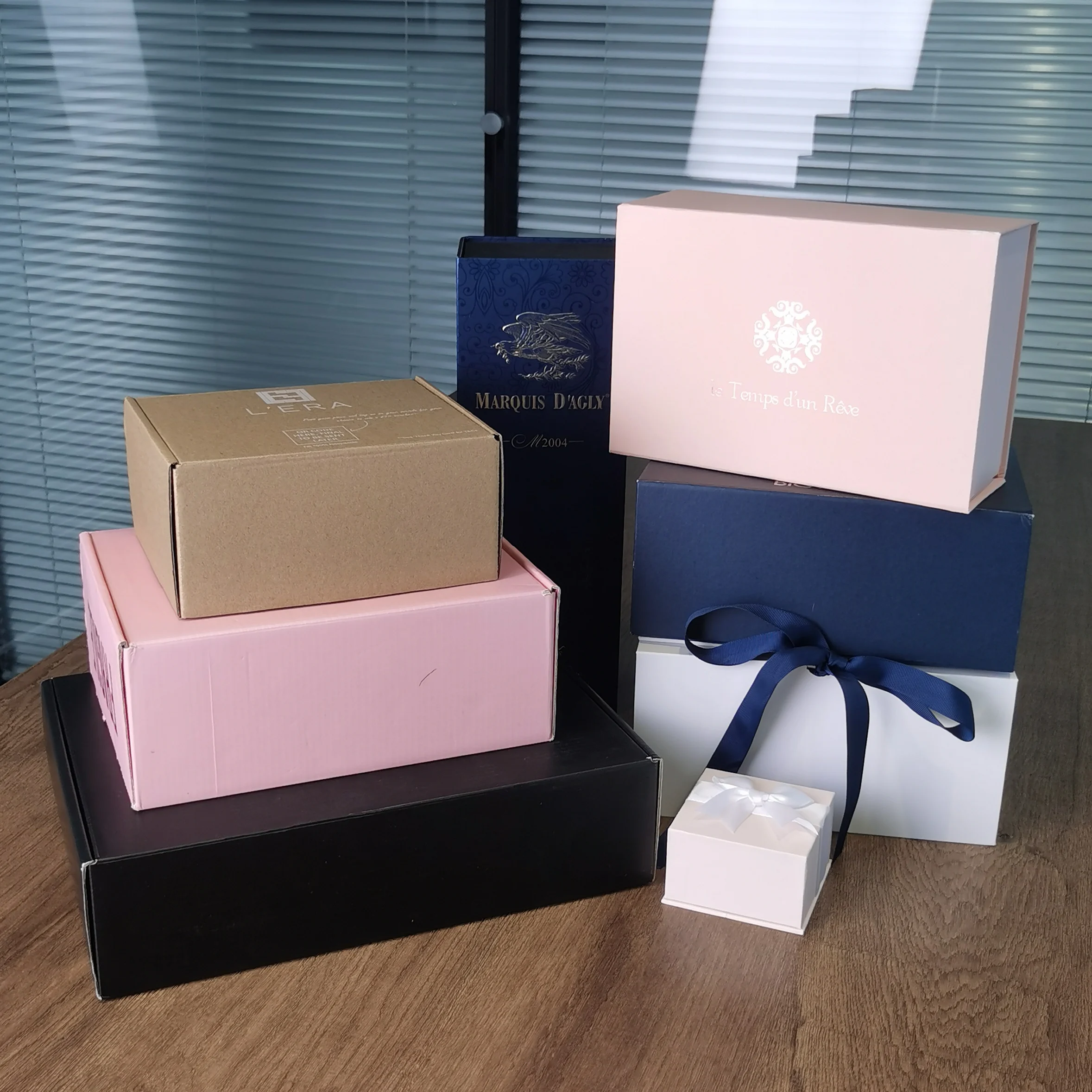 Custom Logo Made High Quality Small Quantity Recycled Cardboard Black White Watch Luxury Gift Packaging Paper Boxes With Pillow