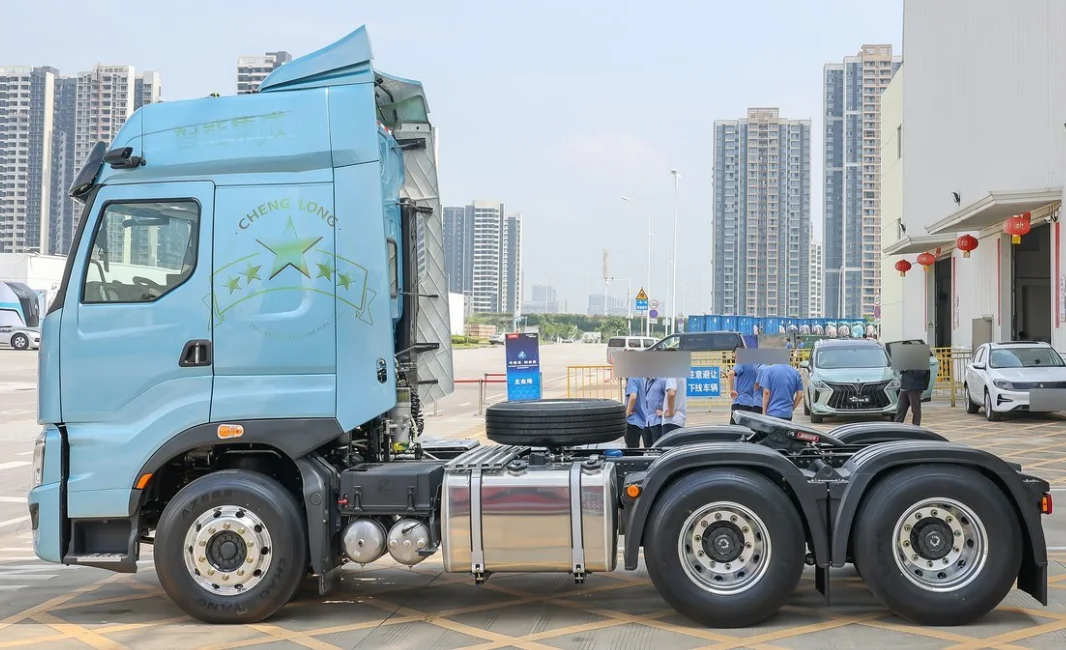 Dongfeng Chenglong H7 головка Тяжелого Грузовика 600 лошадиных сил 6x4 сильная силовая маневренность прямой производитель хорошие тягачи