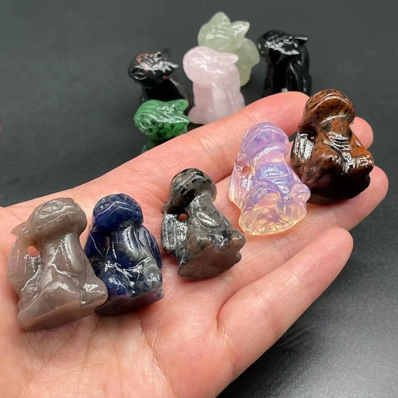 Natural Healing Crystal Engraving Dragon Hand Carved Gemstone Toothless Cartoon Animal Figure Home Decor Halloween Gift