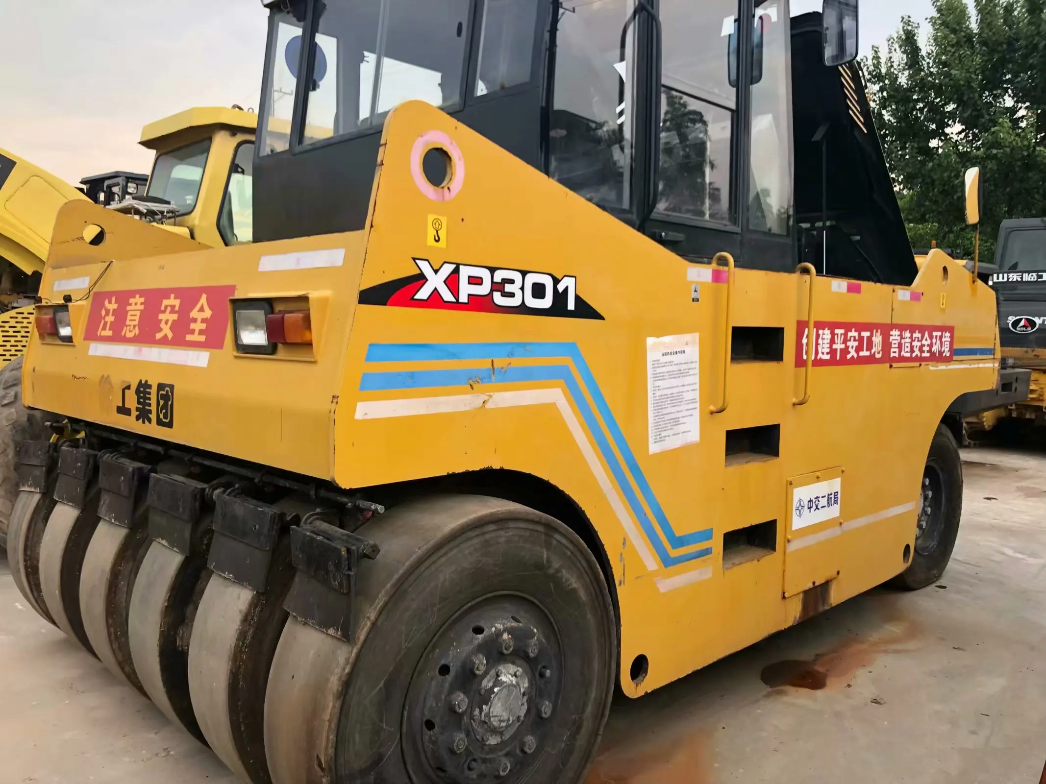 used  xp301/ nr30s compactor