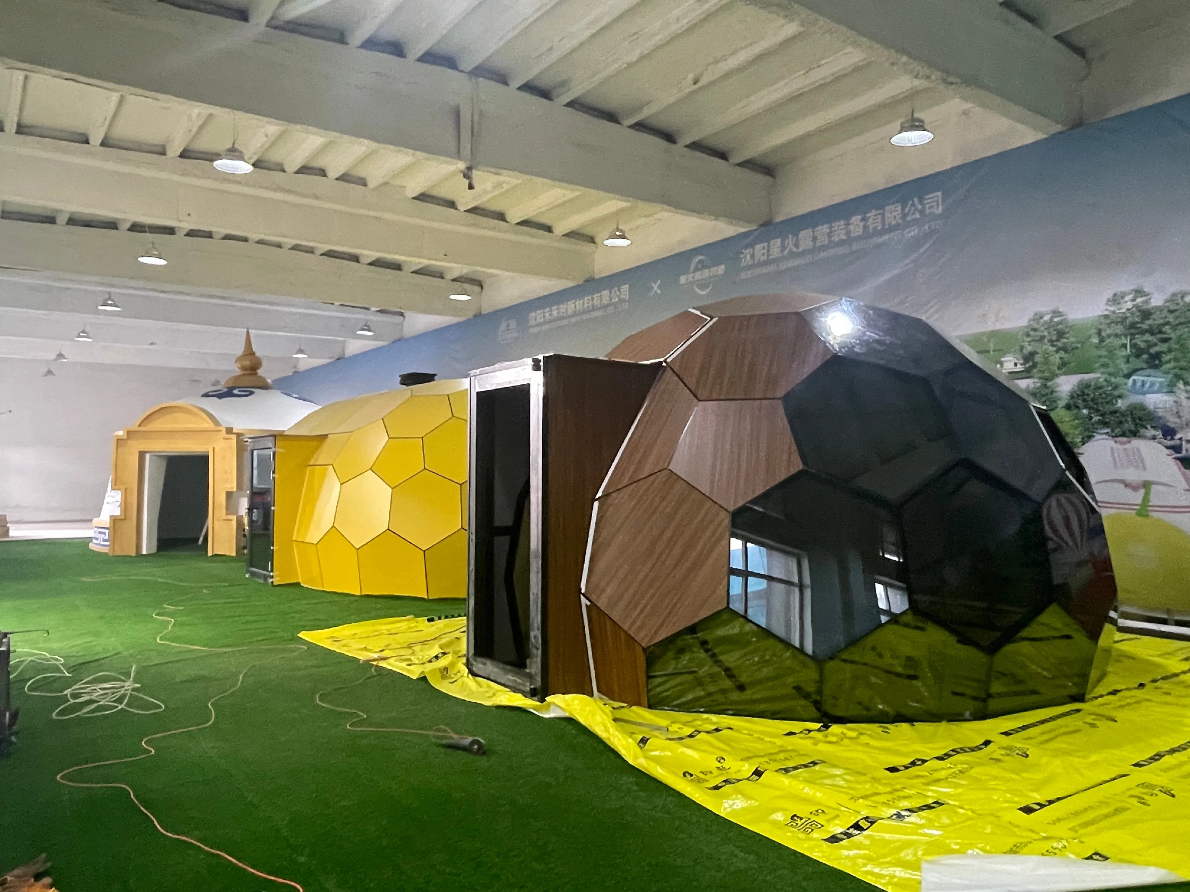 Outdoor Glass Igloo Dome House With Aluminum Frame And Glass Cover for Restaurant and Luxury Glamping Hotel