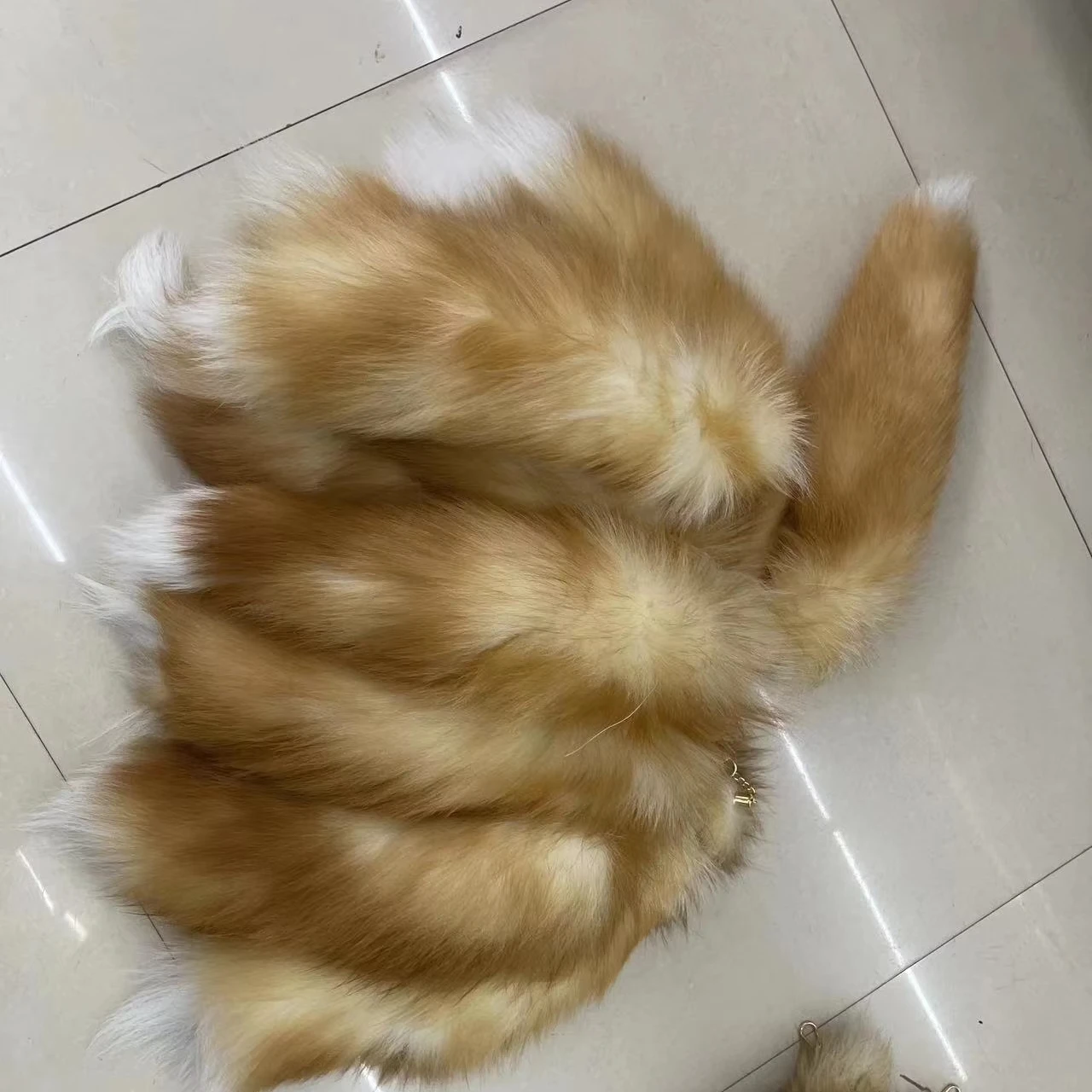 Wholesale Real Fox tail 35-40CM fluffy fox tail animal fur tail decorative accessories key chain Pendants