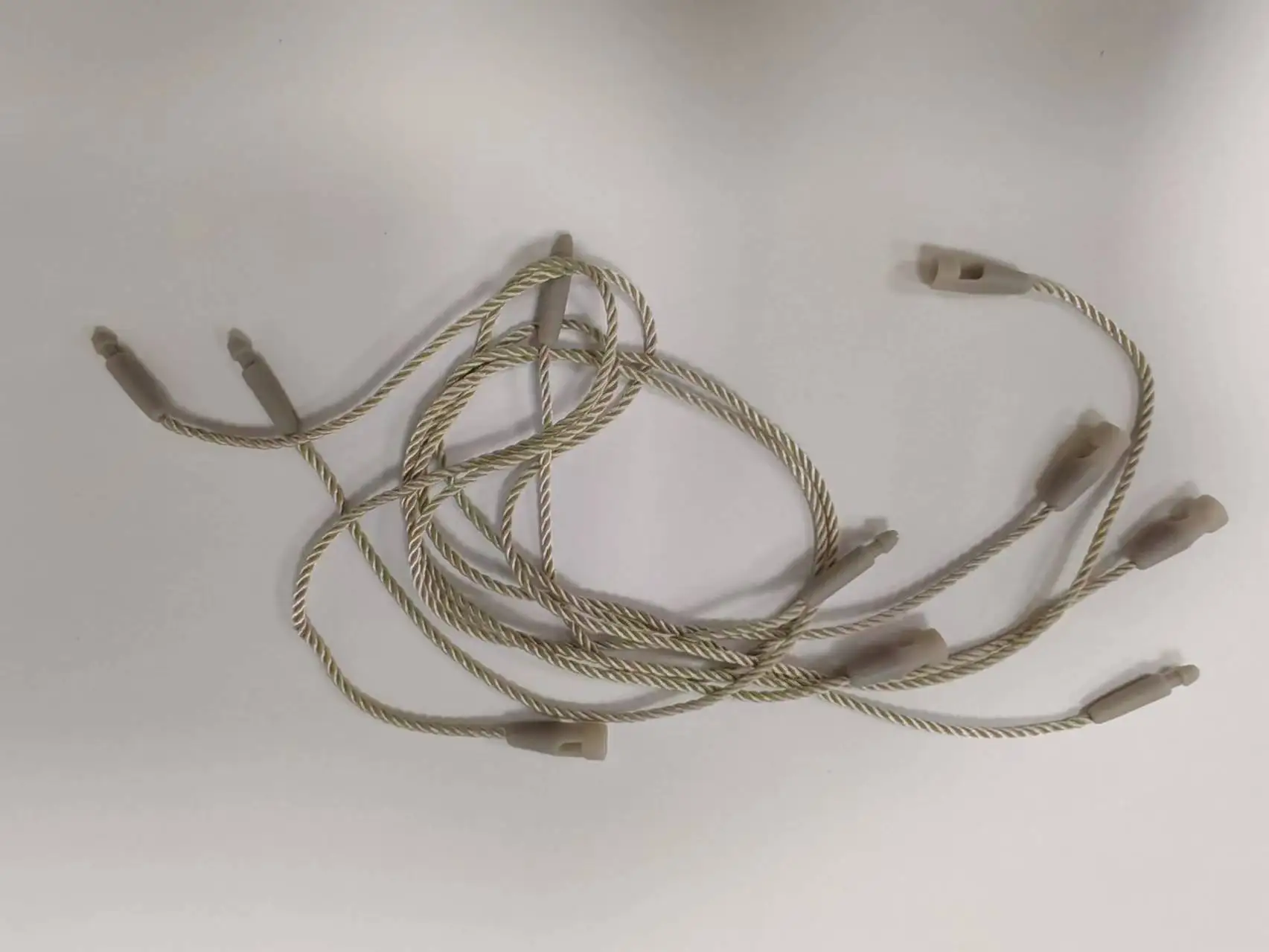 China Supplier Custom Plastic Hanging Tablets Hang Granule For Clothing