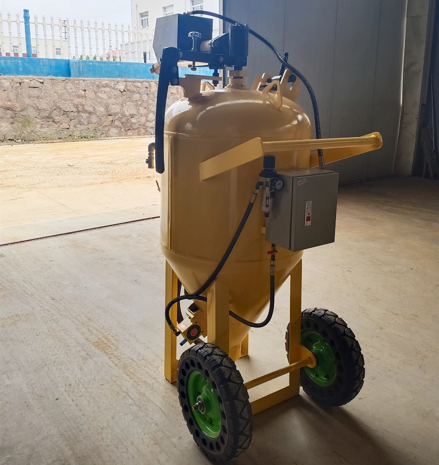 Влажный беспыльный шлифовальный аппарат для удаления ржавчины