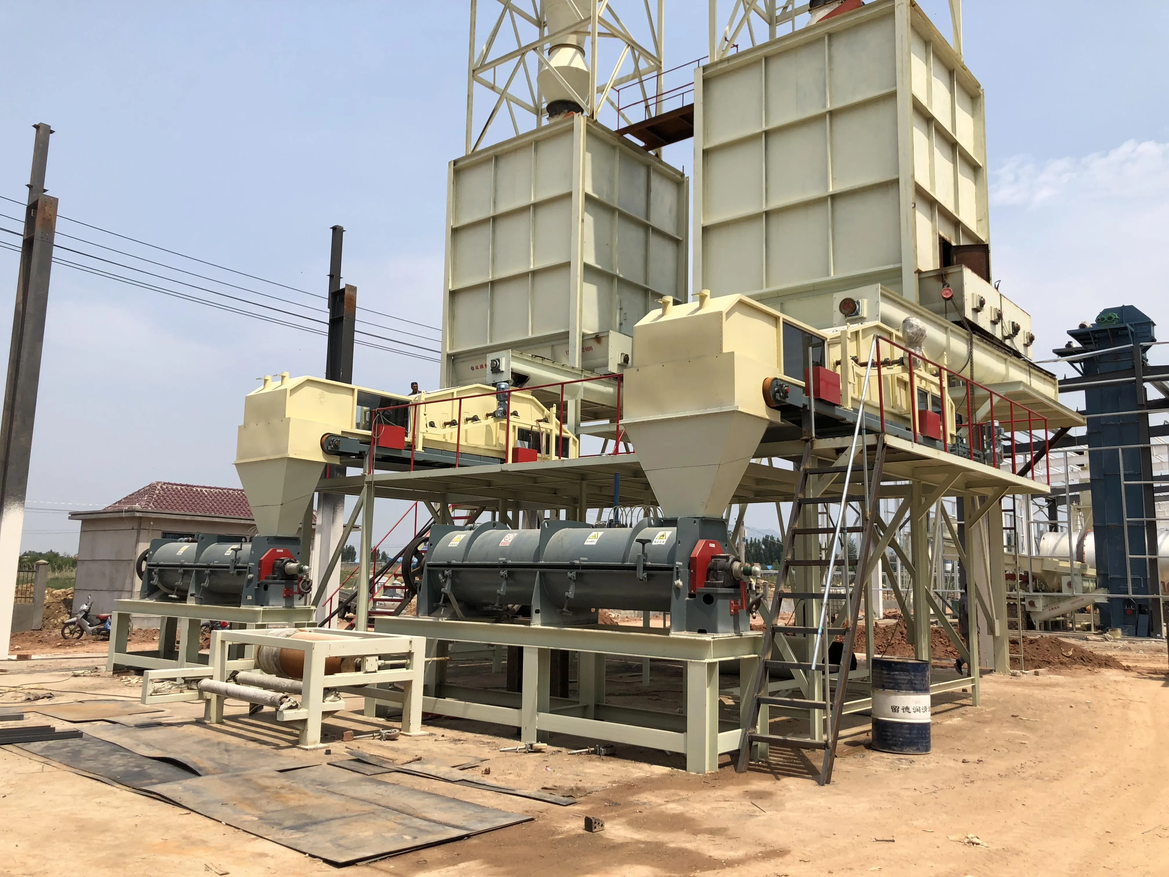 Shining cutting machine with chipboard