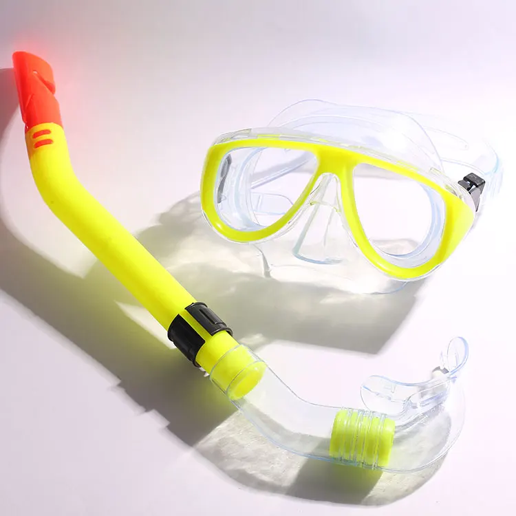 Large Frame Two-Piece Diving Kit with PC Lens and PVC Pipe Body Diving Goggles with Breathing Tube