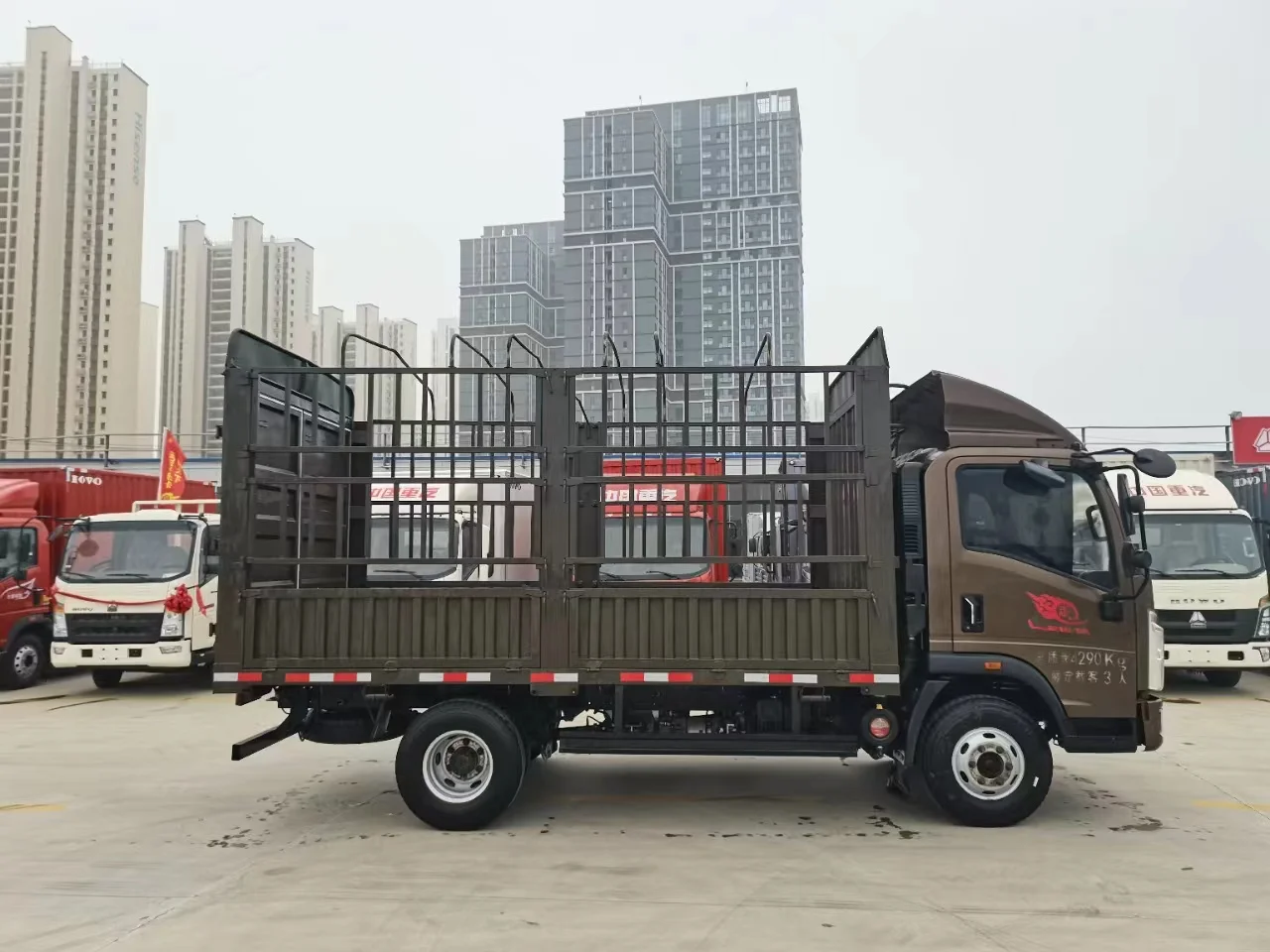 Легкий грузовой автомобиль Sinotruk