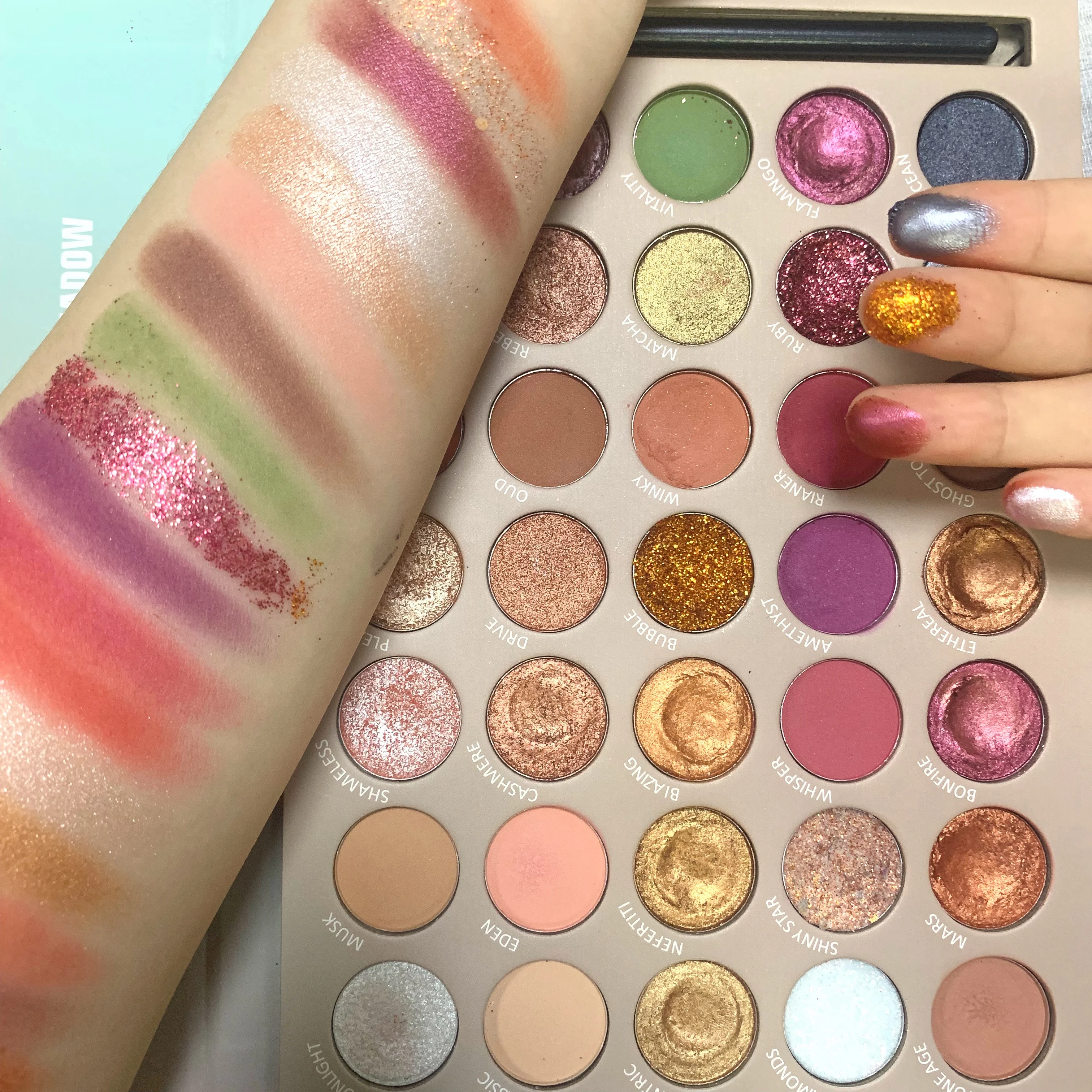 Newest create your own brand eyeshadow palette private label custom makeup palletes