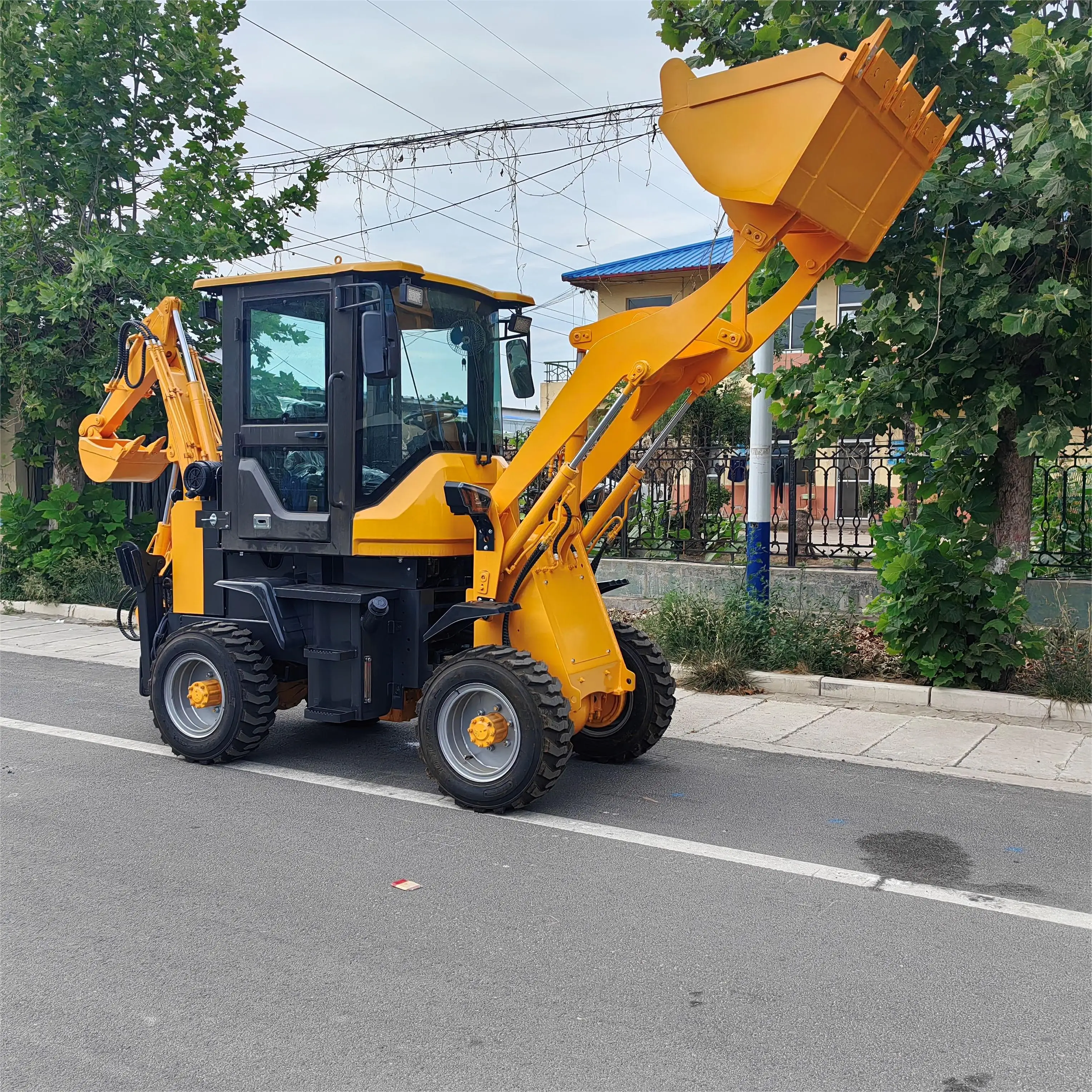 Лидер продаж экскаватор-погрузчик 2400 кг