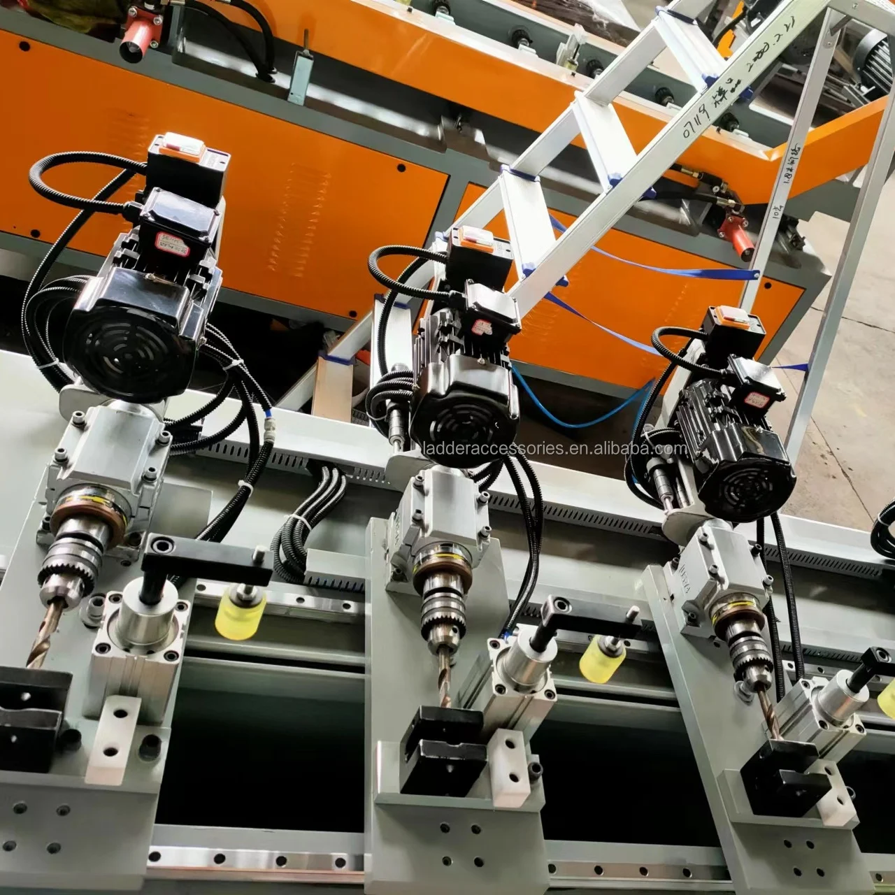 Aluminum ladder making machine, rear rail drilling and punching