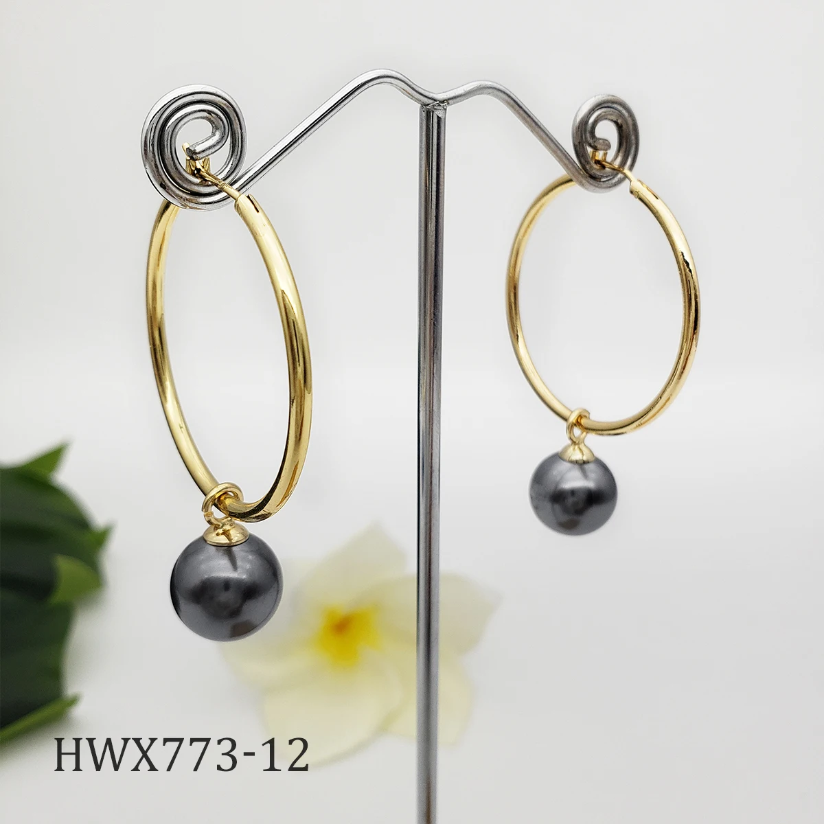Fashion Simple Black Pearl Hoop Earrings in 14K Gold Plated Minimalist Huggie Dangler Aretes for Women