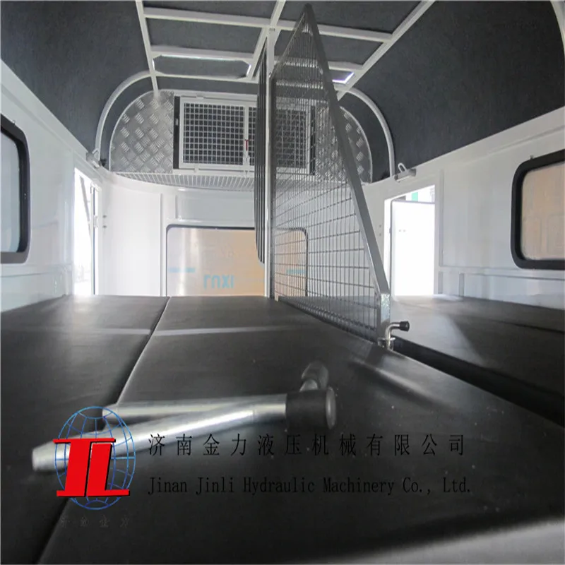 Customized Horses Transport Deluxe Horse Trailer Australian Standards