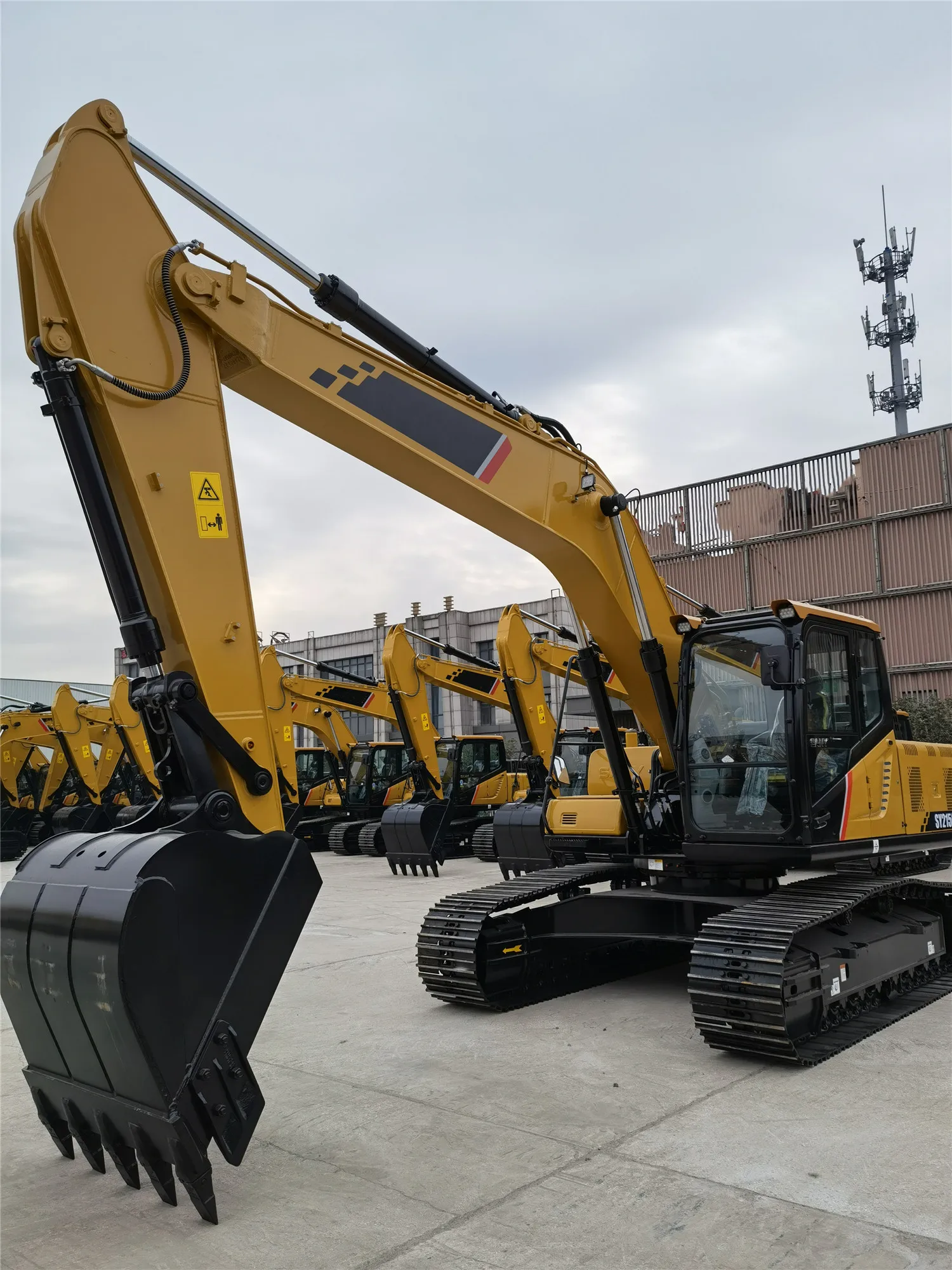 China top brand 22 ton SY215C excavator with breaking hammer