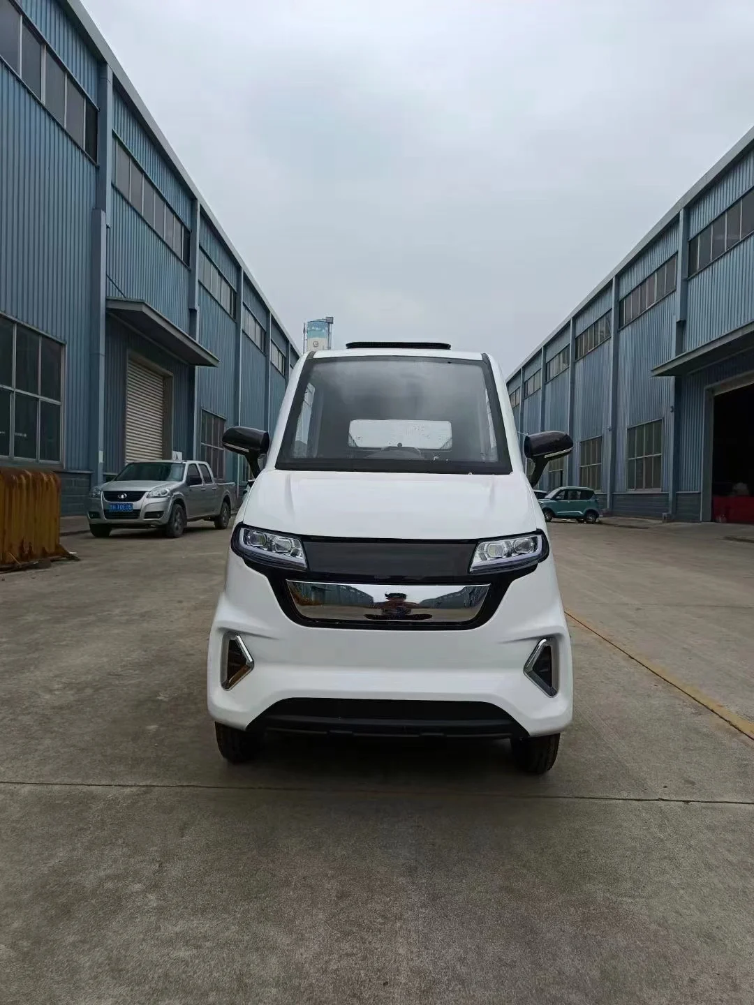 2023 new releaseed close body electric passenger vehicle motorized electric car electric mini car