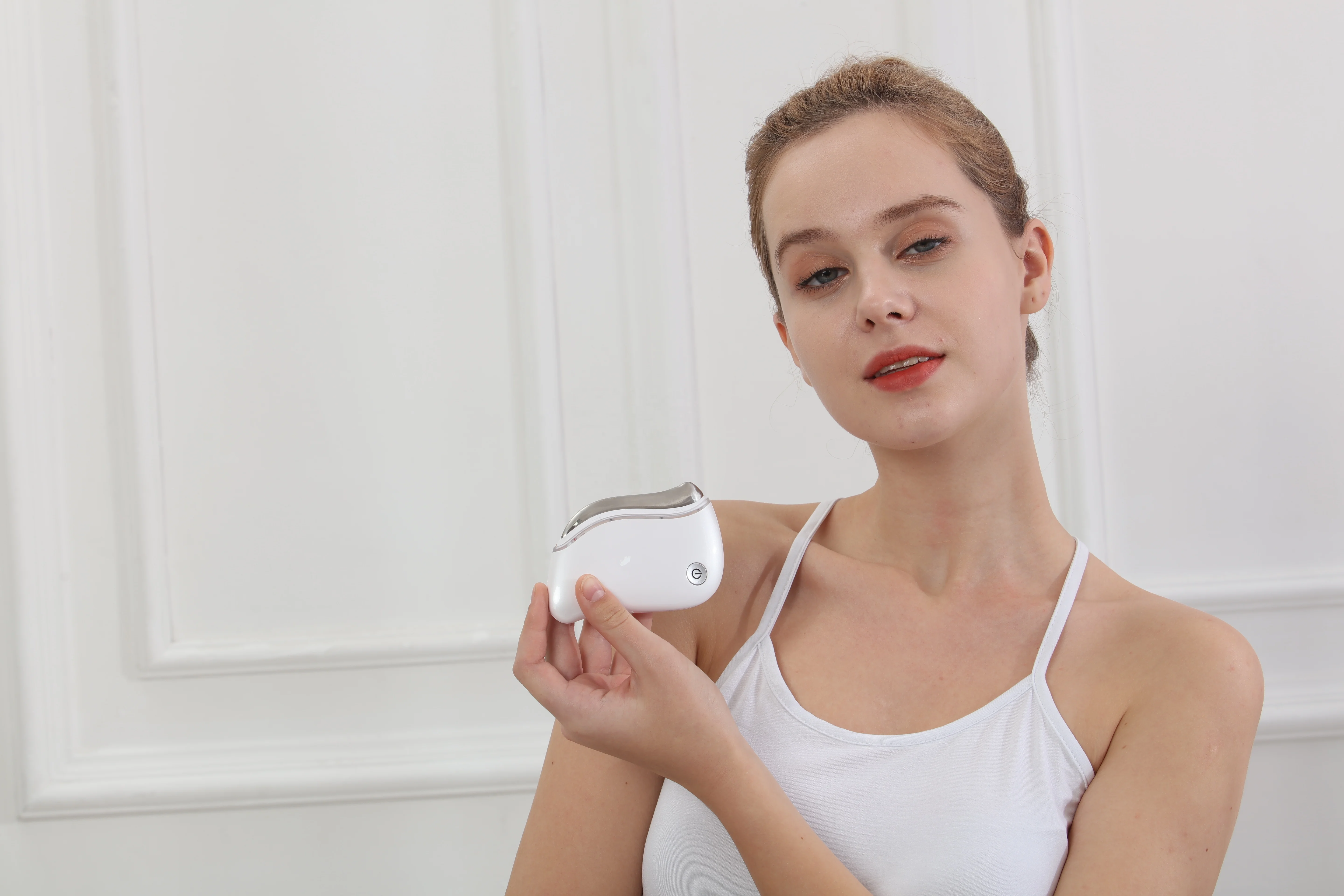 2022 new arrivals ultrasonic face lift EMS Sculpt facial antiwrinkle Massager face lifting  beauty Beauty Device for women