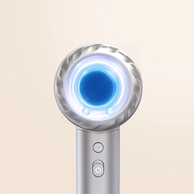 Прямой выдувной фен с плоскими титановыми пластинами