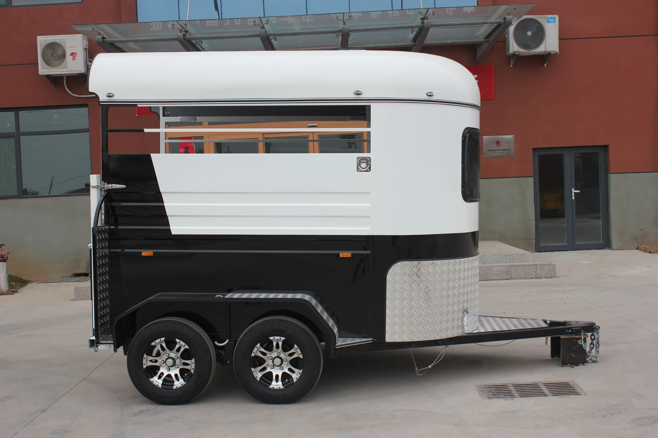 
Easy To Use Economic 2 horse straight trailer 2HSL-ECO Horse float 