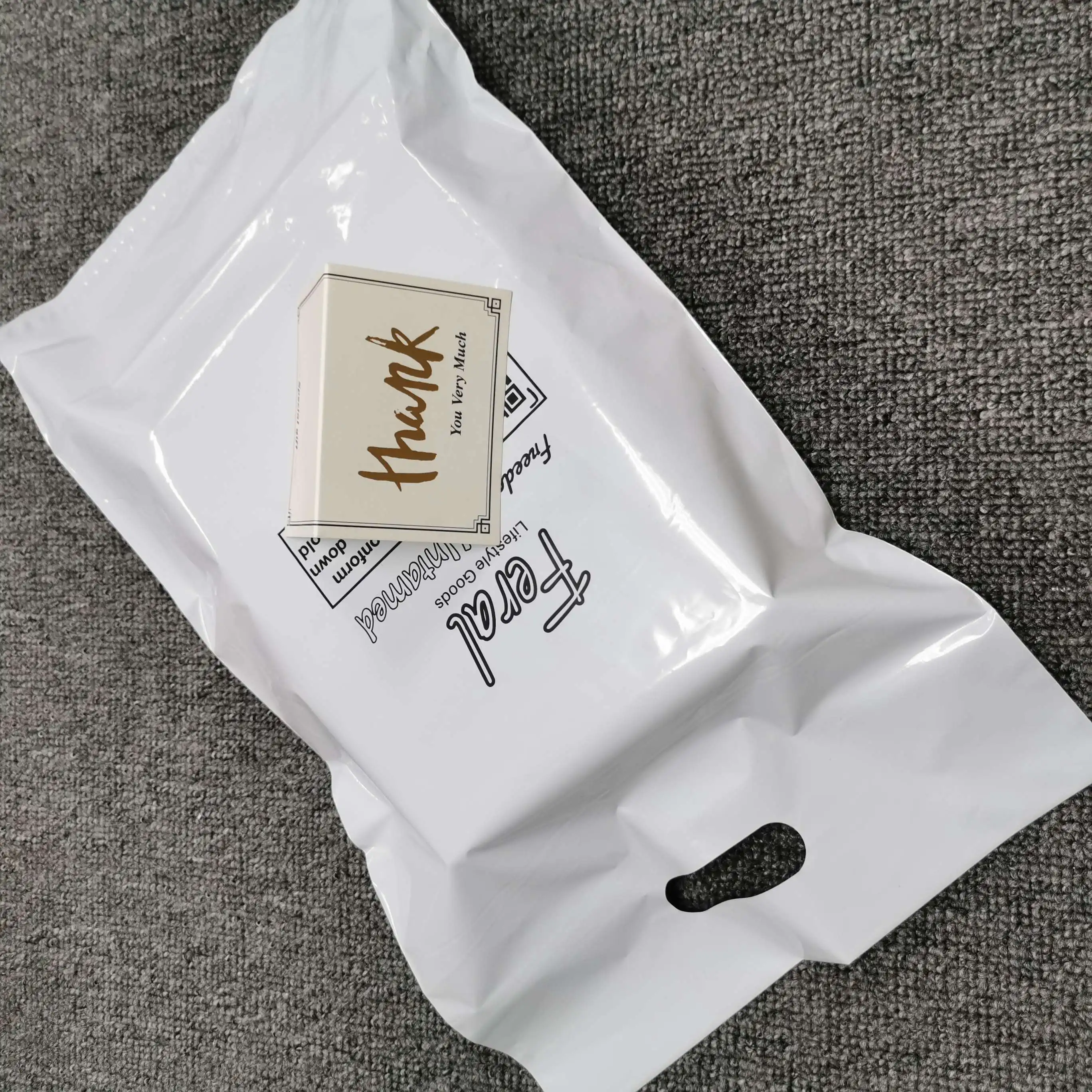 Custom white and purple with  handle hole  express mailing bag printing envelope package polymailer with handle