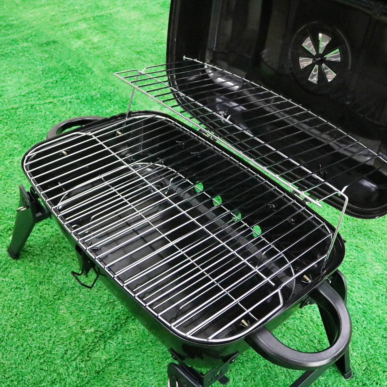 Hot selling portable outdoor charcoal grill is foldable, easy to clean, and can be used many times Barbecue grills