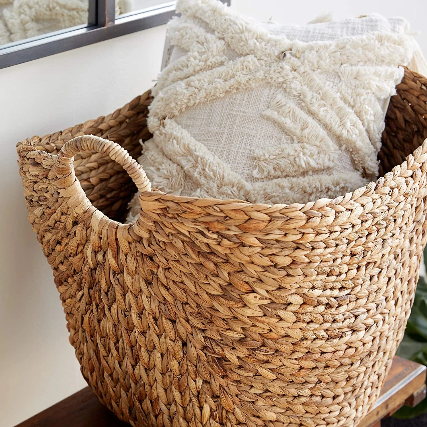 Wholesale ECO-friendly Woven Water Hyacinth Storage Basket with Iron Handles for Laundry Hamper Toys Towels Blankets Storage