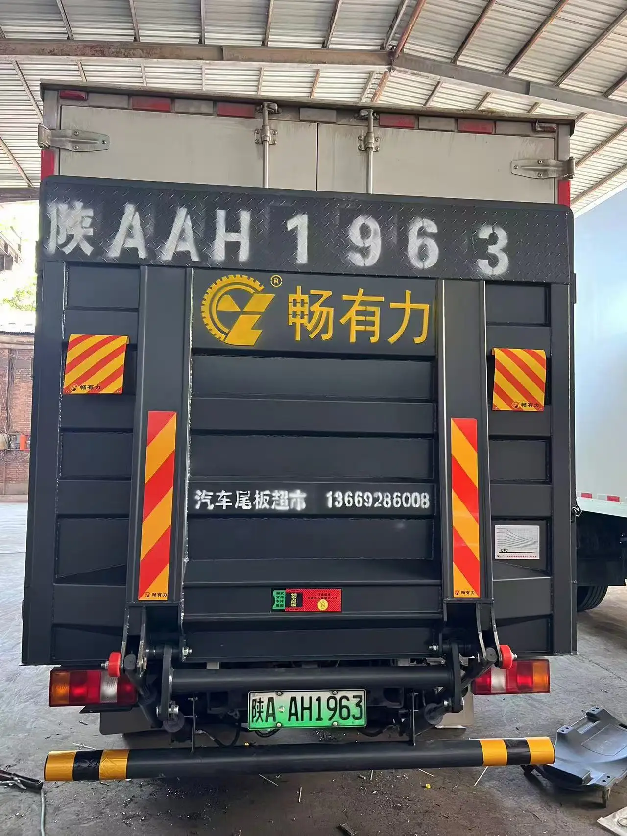 High Quality 1.5ton Capacity Steel Tailgate Lifter New Condition Door Spare Parts for Shacman Dongfeng Jiefang Howo Foton Trucks