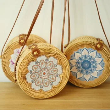 2021 Wholesale New Designs Fashion Women Summer Cheap Vietnam Rattan Bag Bamboo Shoulder Rattan Beach Bag Classic Round