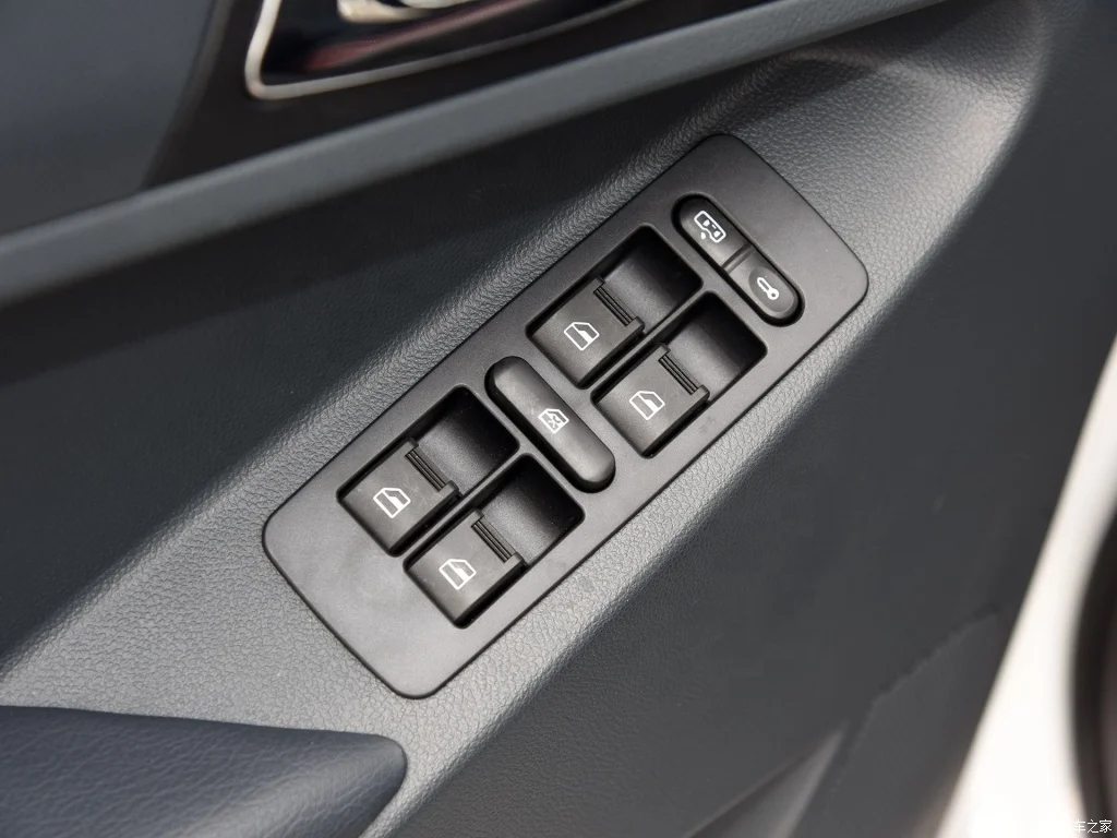 FOTON TUNLAND 4x4 PICKUP WITH 2.4L GASOLINE ENGINE 4WD