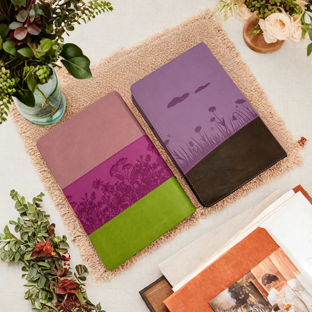 2024 New Designer Most Popular Locking Softcover Pocket Large Size Girl Religious Spanish English Holy Bible