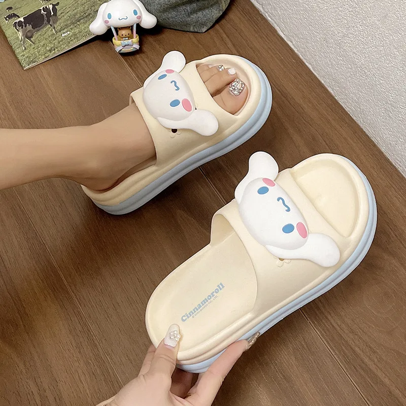 ML Wholesale Sanrioed Slippers Women Indoor Cool Comfy Slides Fashion Kulomi Home Summer Cute Slippers Thick Sole Sandals