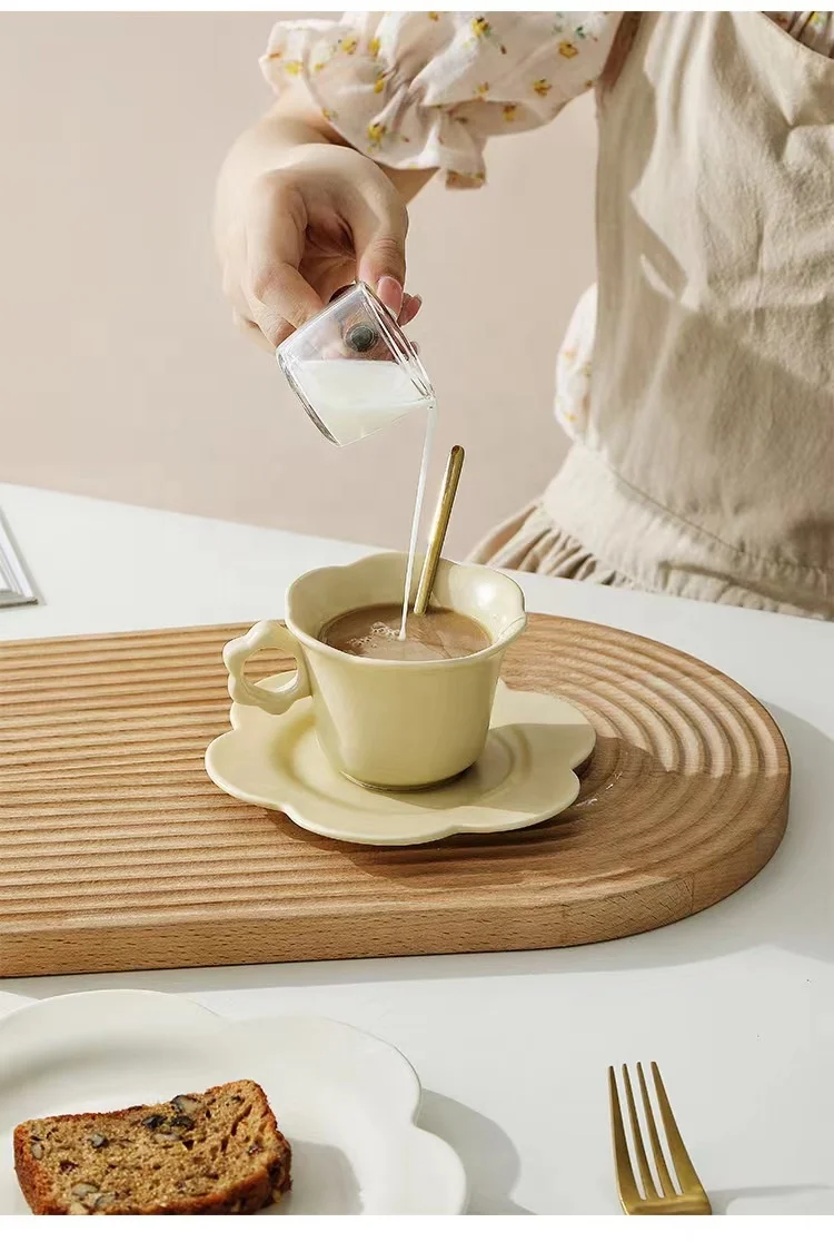 Flower shape 4 pcs porcelain party tableware