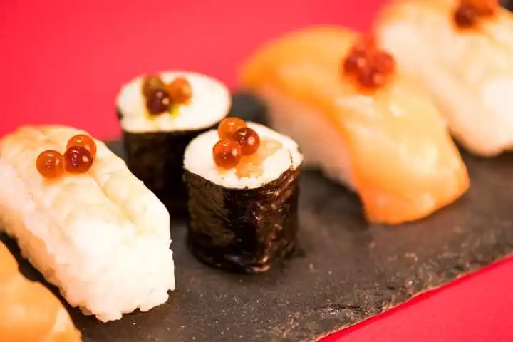 Frozen 55G Glass Jar Spherika Soy Sauce Pearls Well Known Umami Caviar Roes 50 % Purity Soy Sauce Pearls For Garnish