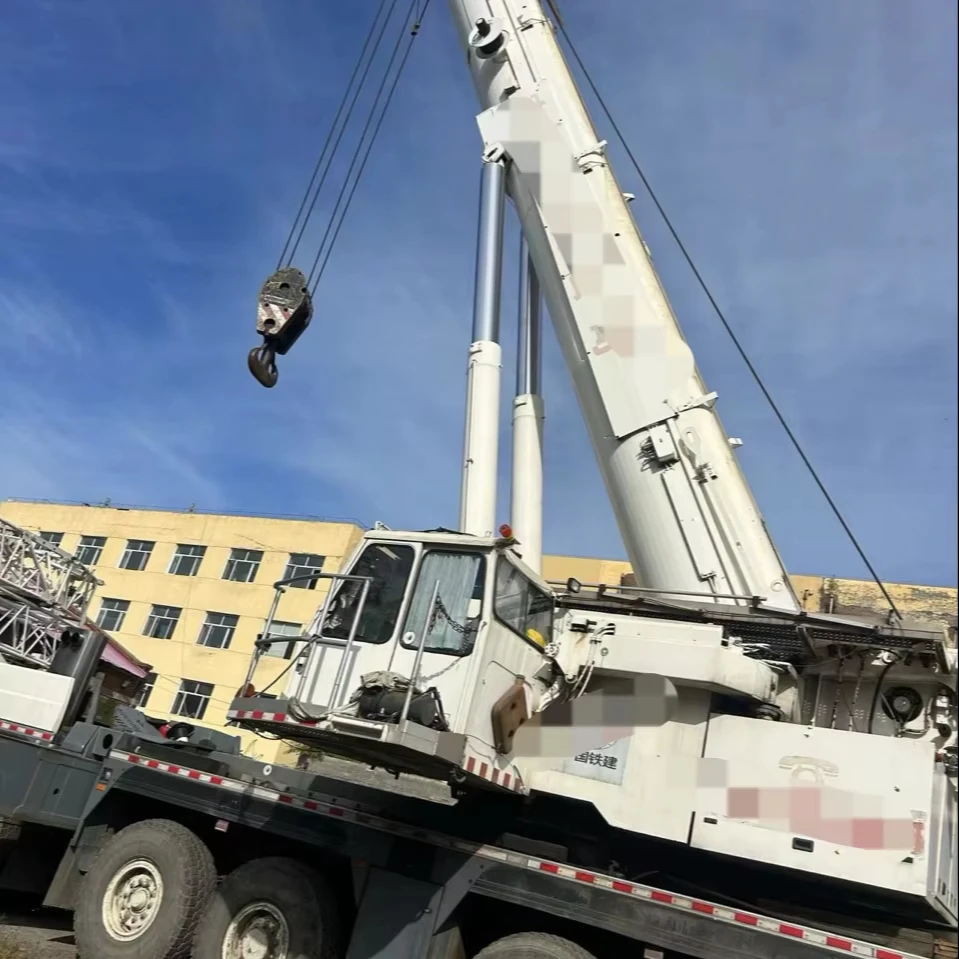 UESD LIEBHERR  TRUCK   CRANE 300T MADE IN  GERMANY   CRANE  LIEBHERR  300T   HIGH QUALITY USED  CRANE  300T