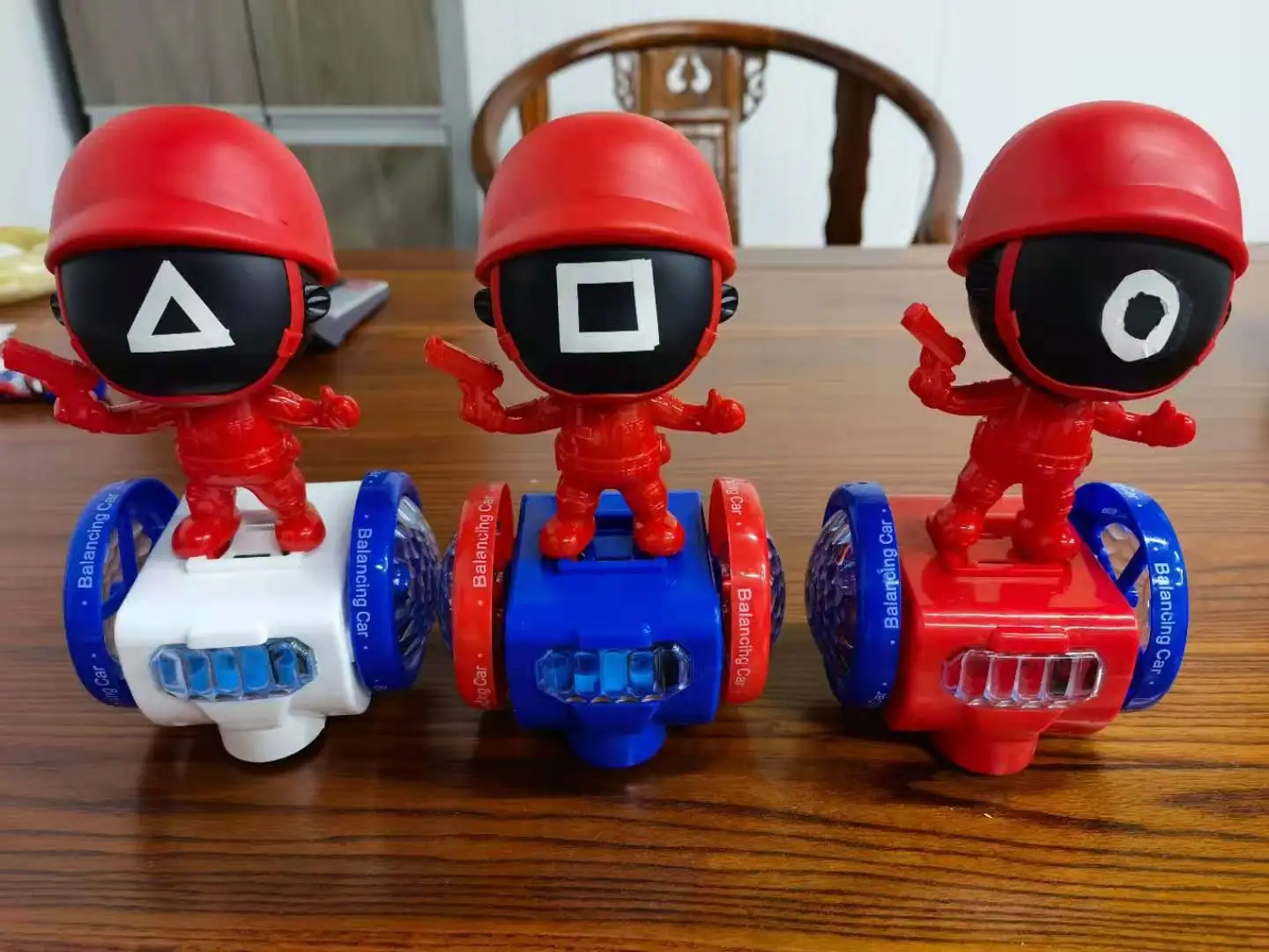 DD283 South Korean TV Administrators Kids Toys Series Balance Vehicle Game Squid Balancing Car Toy