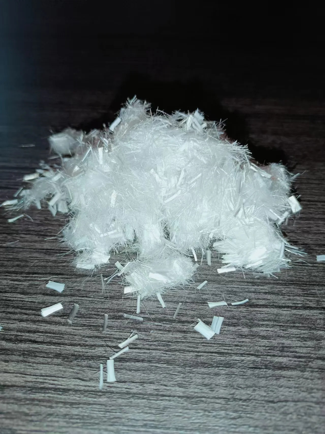 High strength polypropylene fiber is used to strengthen concrete