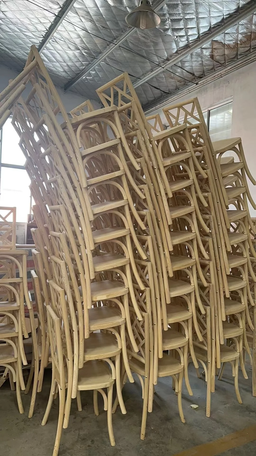 2024 China Manufacturer Factory Supply Hot Sale Wood chiavari Tiffany Stackable Dining Chair Decorative