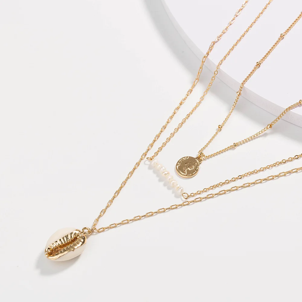 Retro Middle Ages Queen Elizabeth Portrait Coin Necklace Natural Shell Pearl Gold Plated Layered