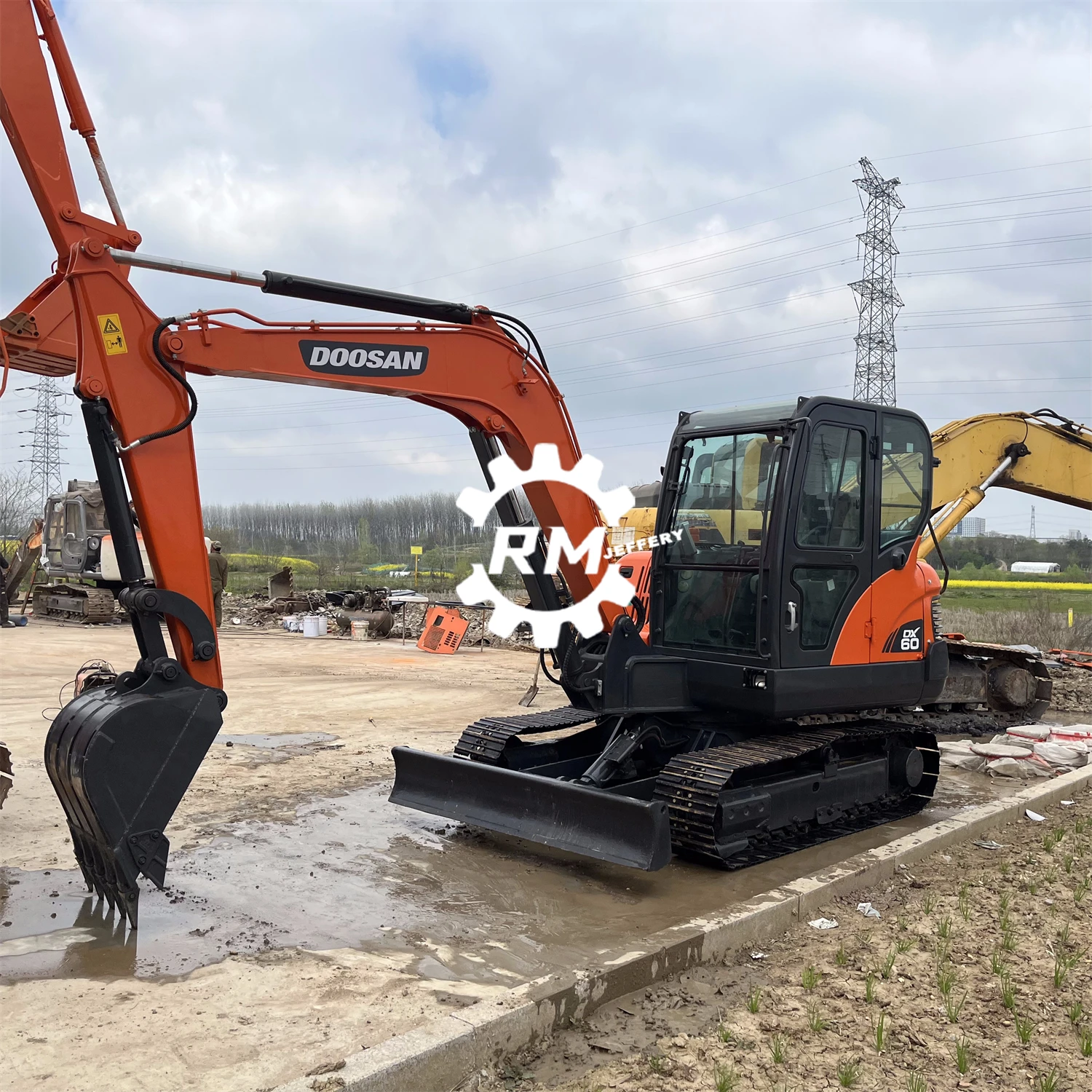 Best Price Used Mini Excavator DX60 on Sale,low Price Second Hand Doosan Machine DH55 DX60 for Earthmoving Work