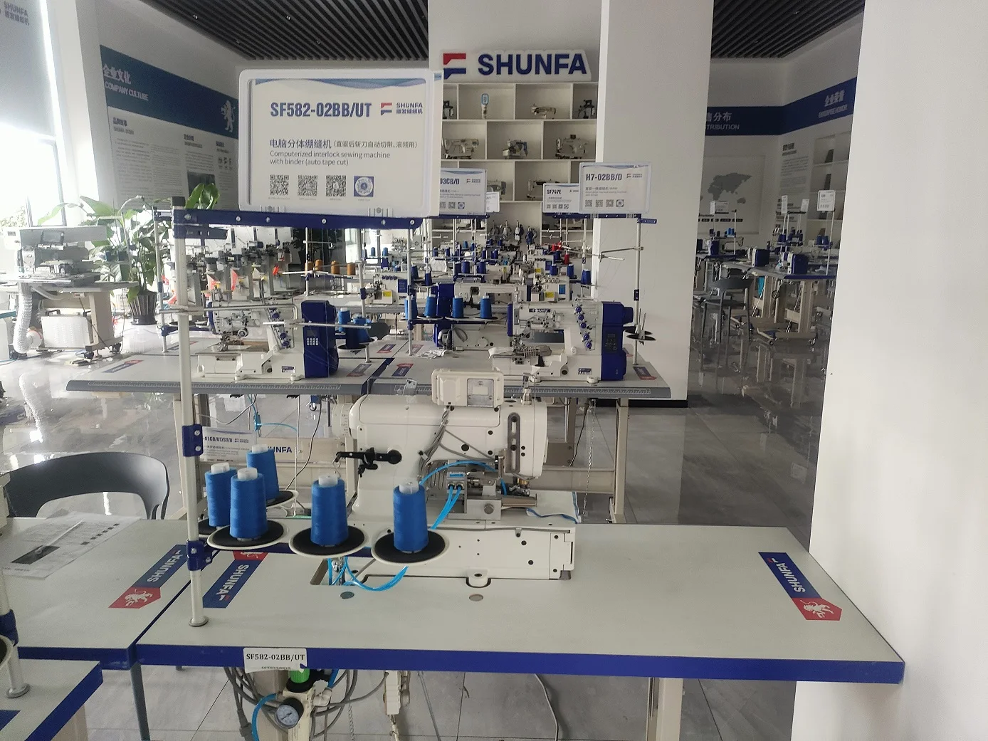 Direct Factory Sale Flat-Bed Interlock Commercial Electric Sewing Machine For Clothes Factory