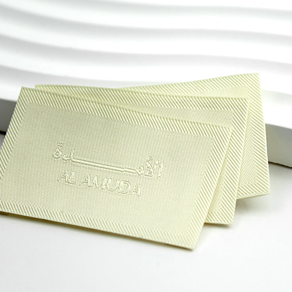 High Density Thick Fabric Label Sewing on T-shirt/Dress Customized Private LOGO Clothing Washing Sizes Woven Tags