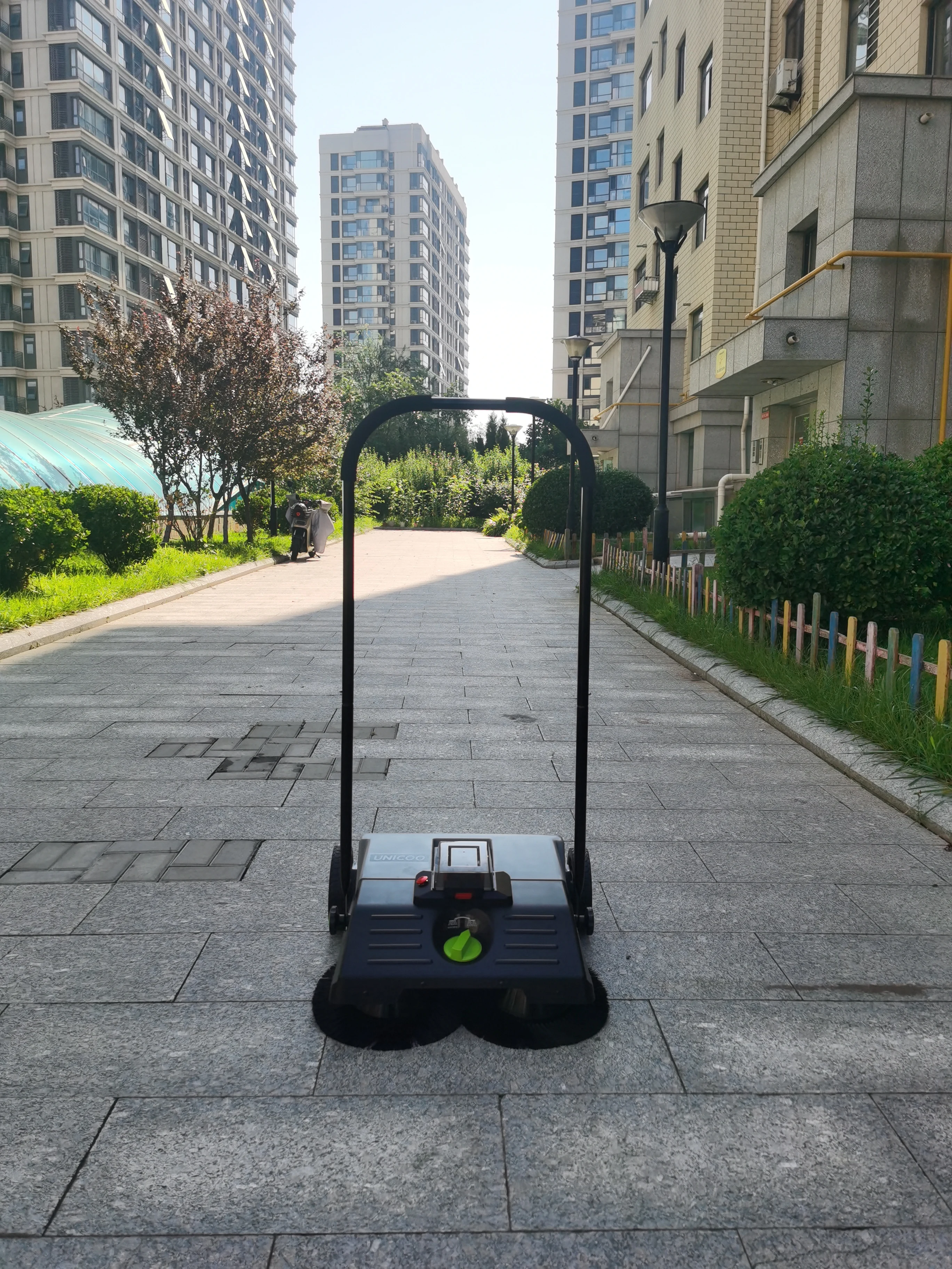Battery sweeper for large debris removal in parking lots and sidewalks