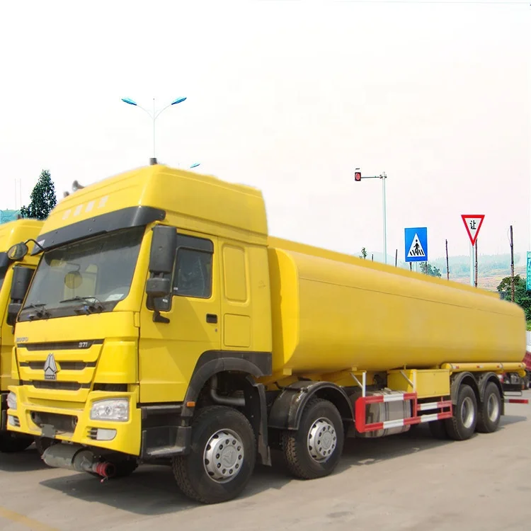  SINOTRUK HOWO 8X4 371HP 28CBM топливный танкер модель